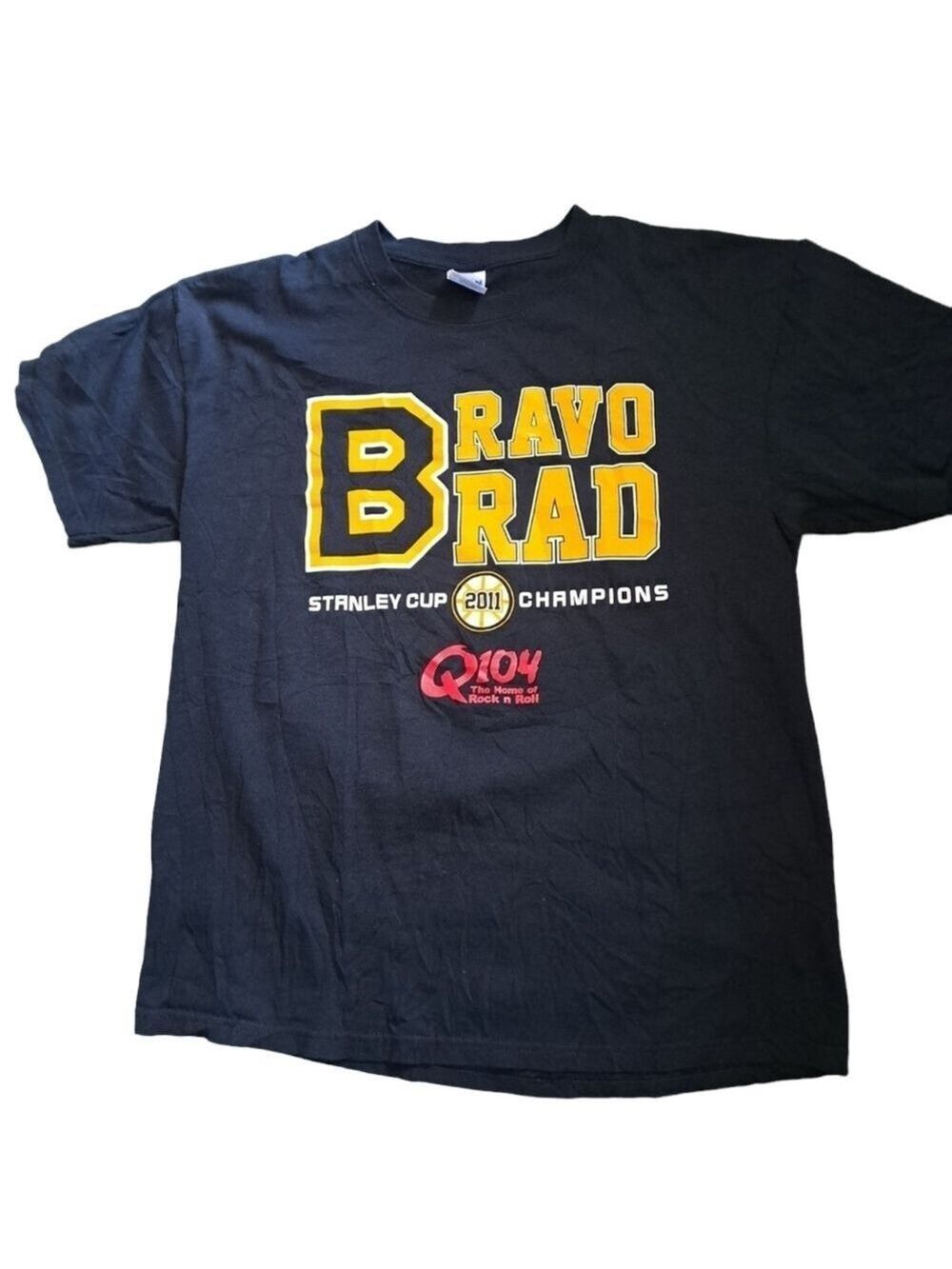 BRAVO BRAD Boston Bruins Stanley Cup champions black tee Gildan hockey Q104 LG
